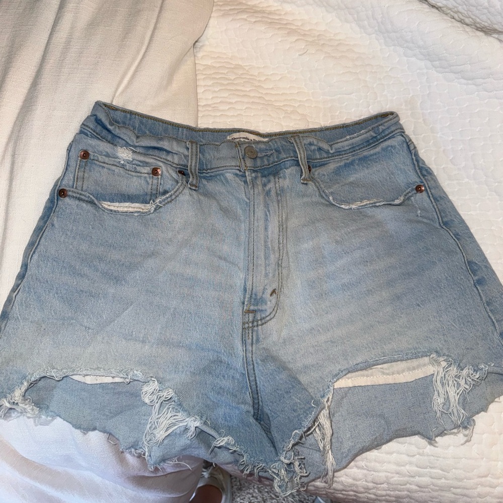 Abercrombie Mom Short high Rise curve love Jean shorts size 30